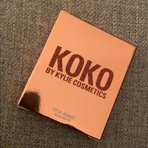 KYLIE cosmetics True Mama highlighter